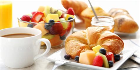 continental breakfast art meaning: The intricate balance of flavors and textures in a continental breakfast speaks volumes about the cultural heritage and culinary traditions of different regions.